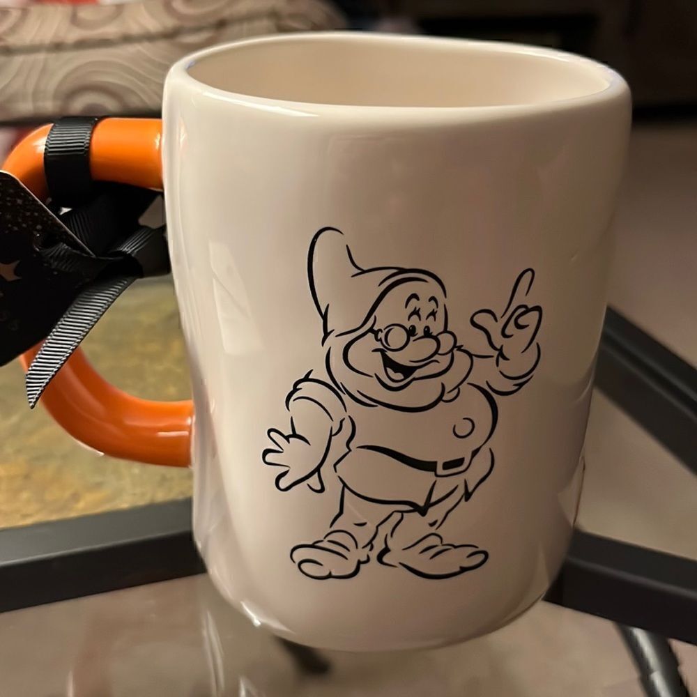 RAE DUNN NEW DISNEY SNOW WHITE COLLECTION DOC MUG